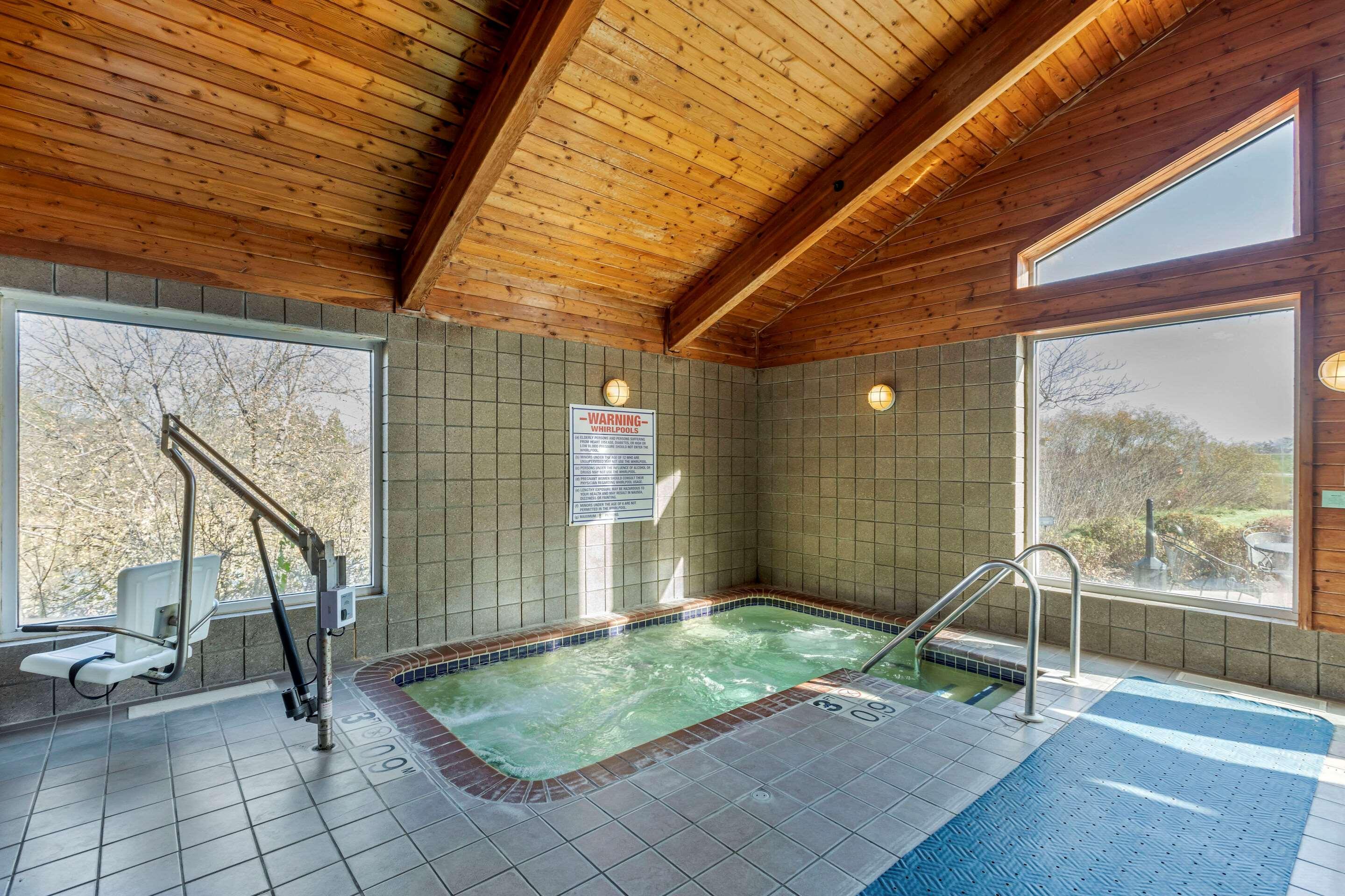 Comfort Inn&suites Jackson - West Bend 2* Jackson (Washington County)